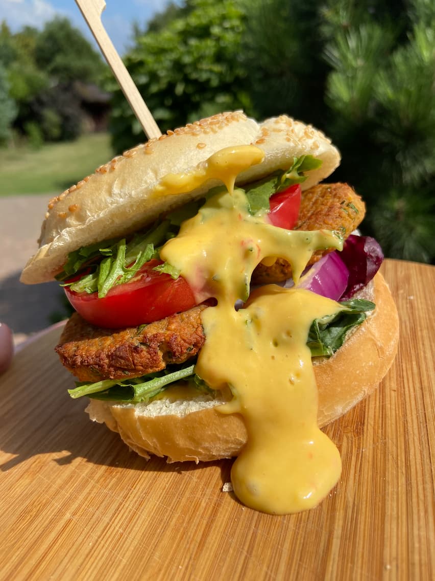 Mango-maracuja flavoured falafel burger recipe with collagen